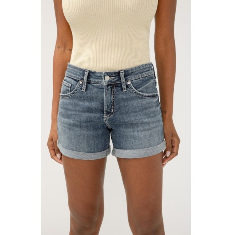 Silver Jeans Co Women's Glory Mid Rise Boyfriend Luxe Stretch Shorts Size 29 NWT